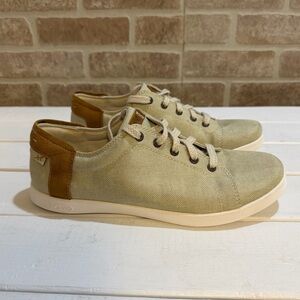Chaco Ionia Women’s Tan Canvas Leather Lace up Sneaker Sz 8